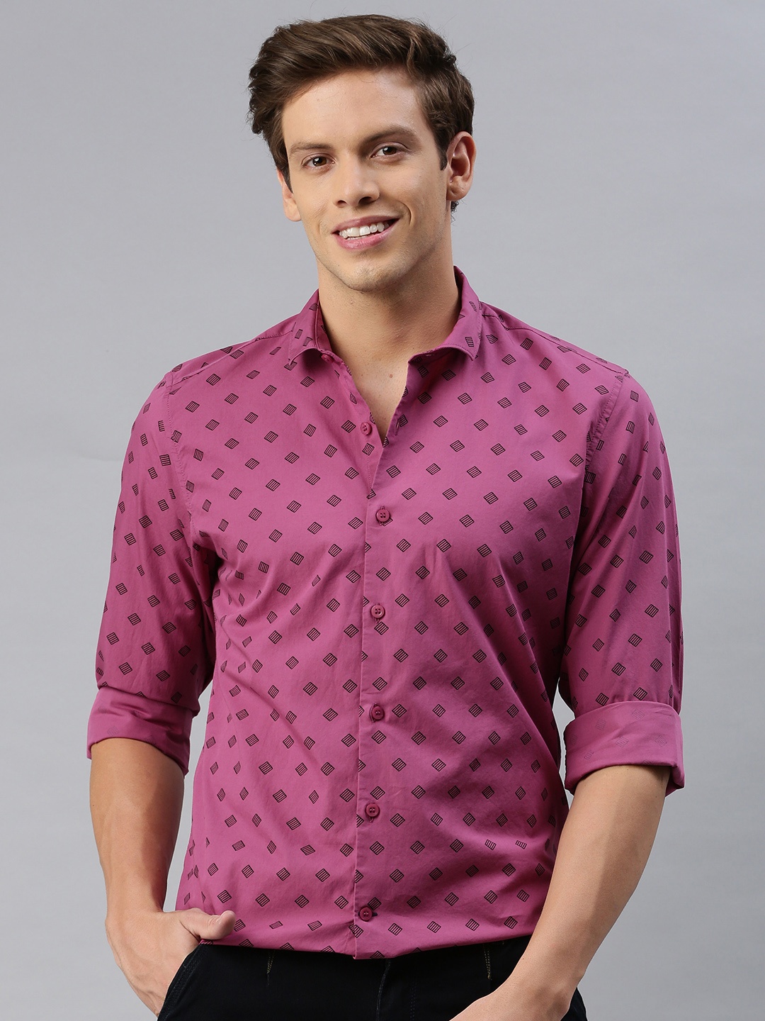 

Mast & Harbour Men Magenta & Black Regular Fit Printed Casual Shirt