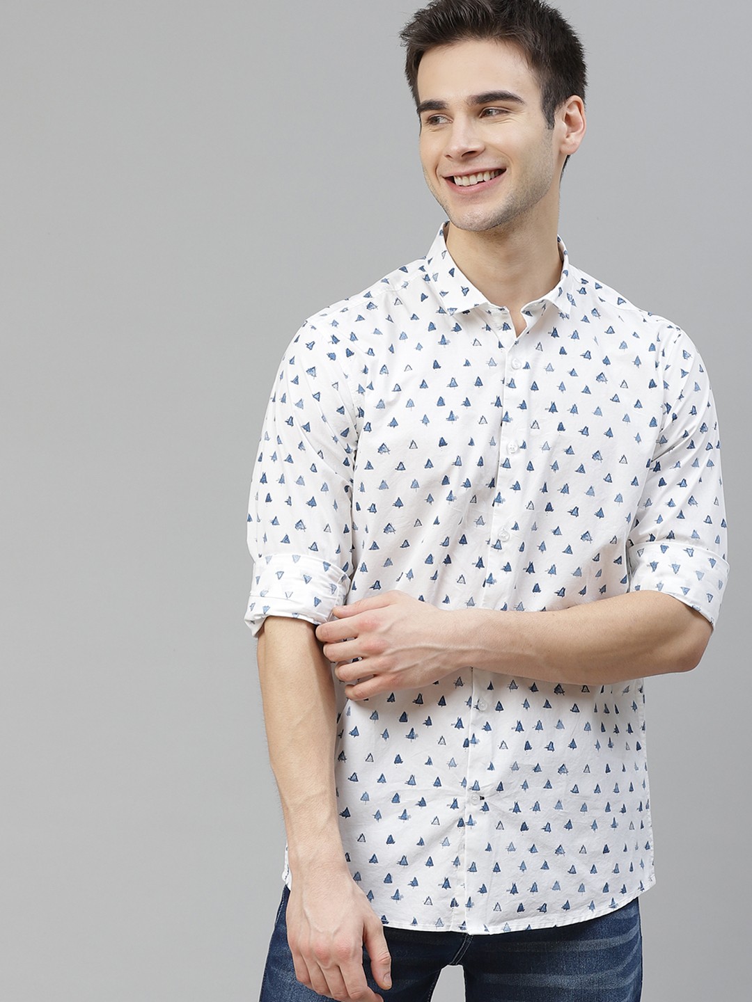 

Mast & Harbour Men White & Blue Regular Fit Printed Pure Cotton Casual Shirt