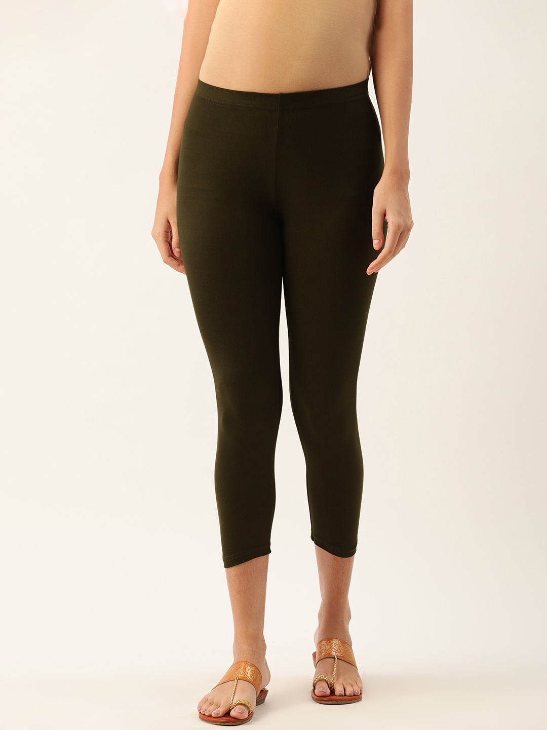 

Anouk Women Olive Green Solid Three-Fourth Leggings
