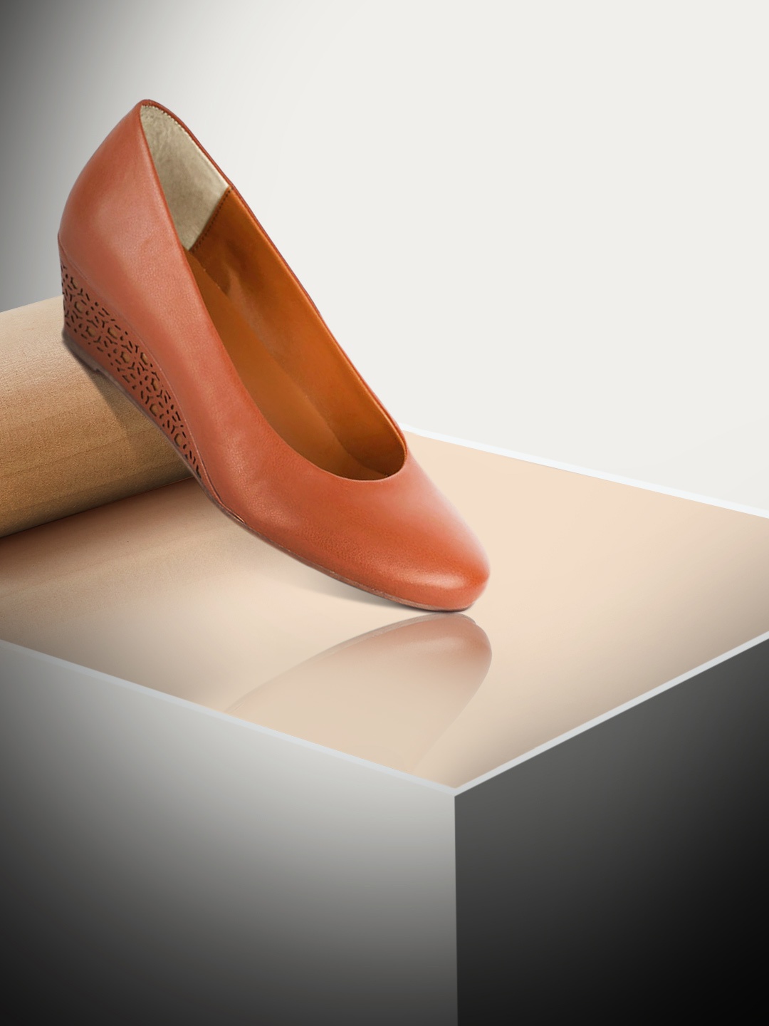 

AURELIA Women Tan Brown Solid Pumps