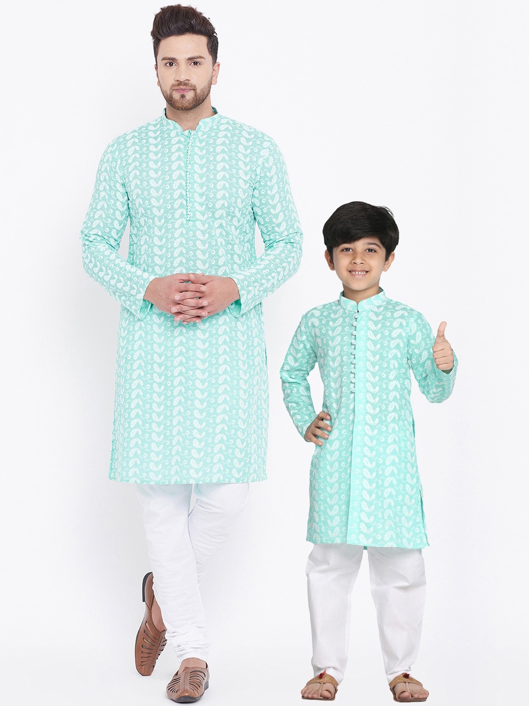 

VASTRAMAY Men Sea Green & White Embroidered Kurta with Pyjamas