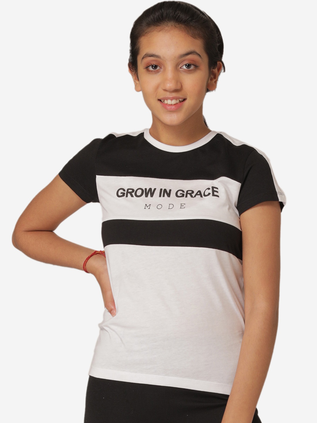 

Mode by Red Tape Girls Black & White Colourblocked Round Neck T-shirt