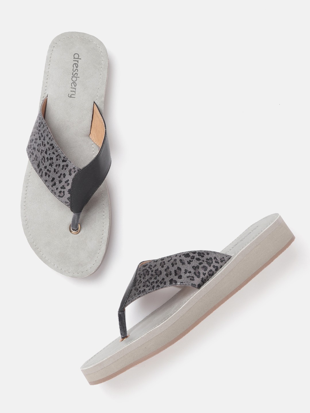 

DressBerry Women Grey & Black Leopard Printed Open Toe Flats