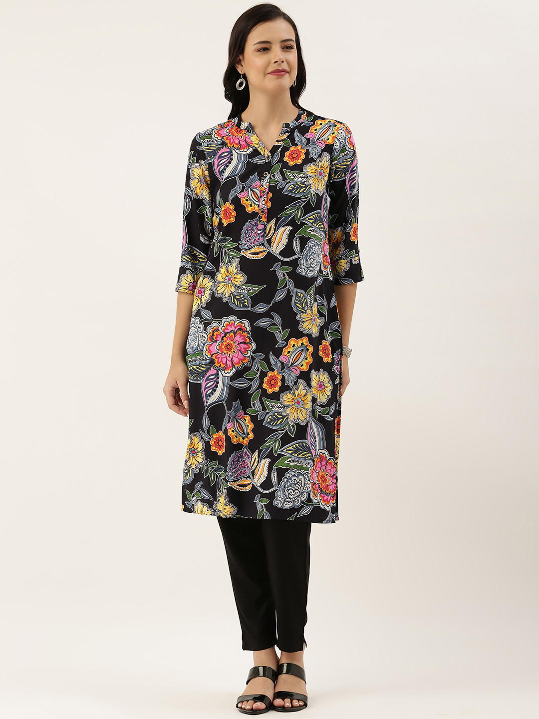

AMUKTI Women Black Floral Printed Floral Kurta