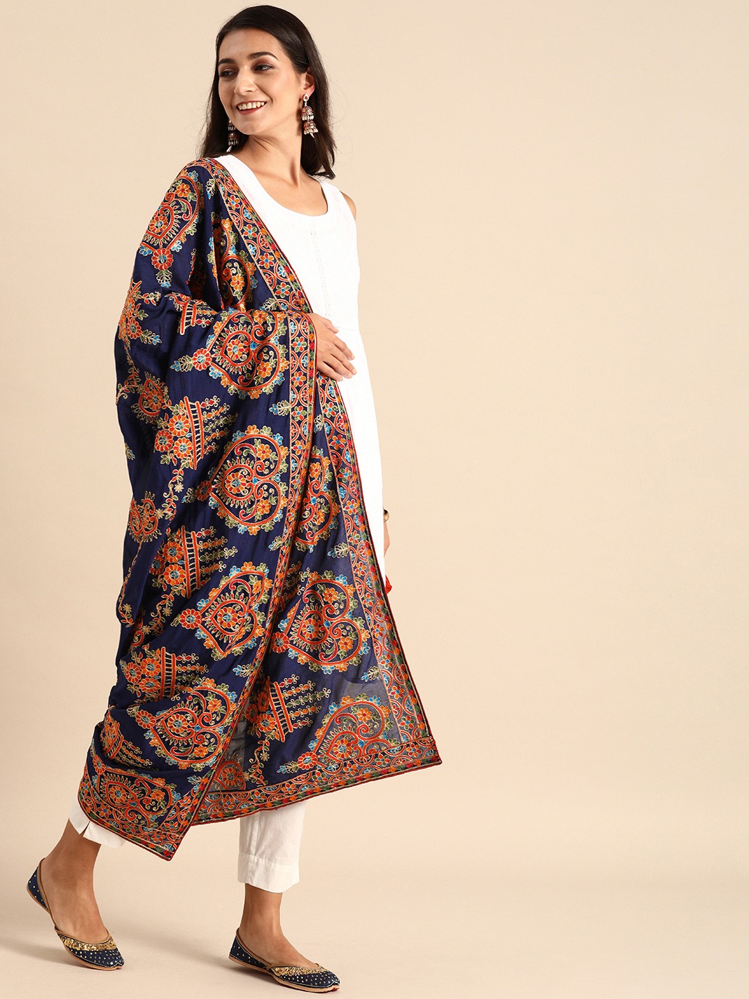 

VASTRANAND Navy Blue & Red Embroidered Dupatta