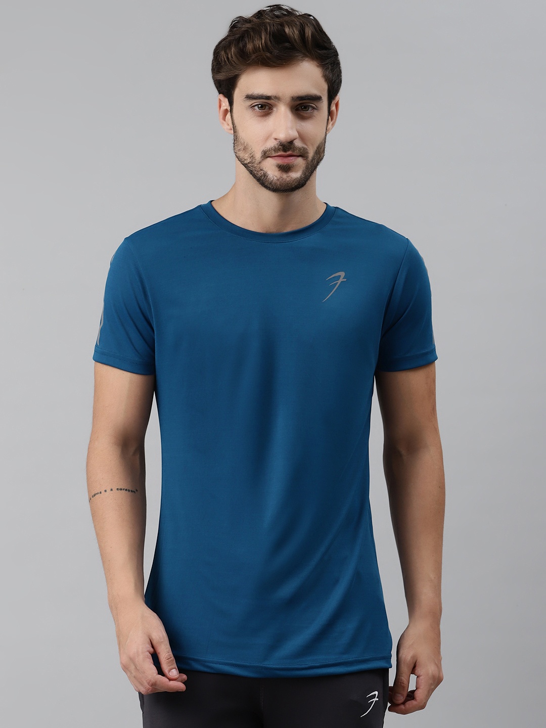 

FUAARK Men Teal Blue Slim Fit Solid Round Neck Training T-shirt