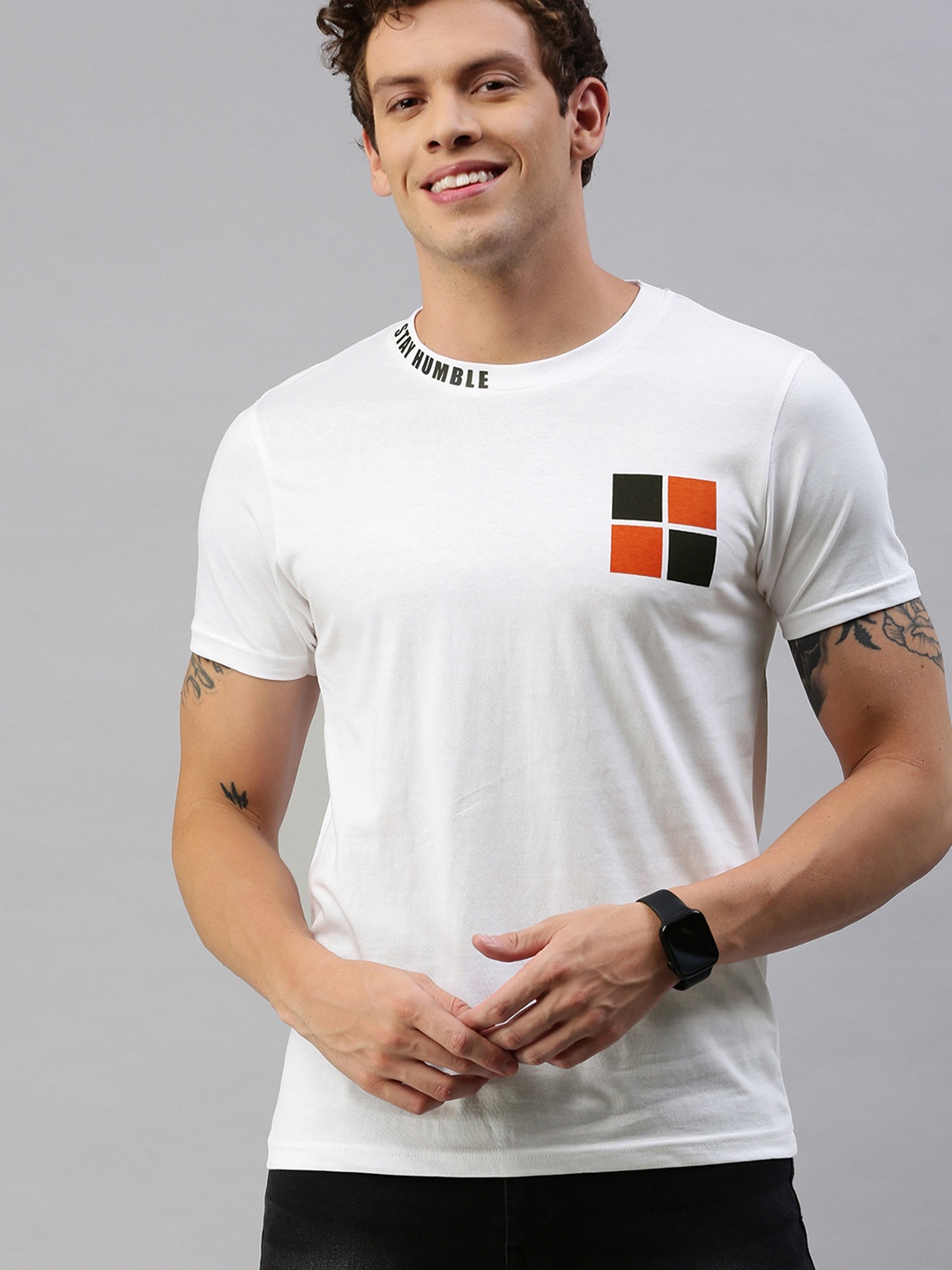 

HERENOW Men White Printed Round Neck Pure Cotton T-shirt