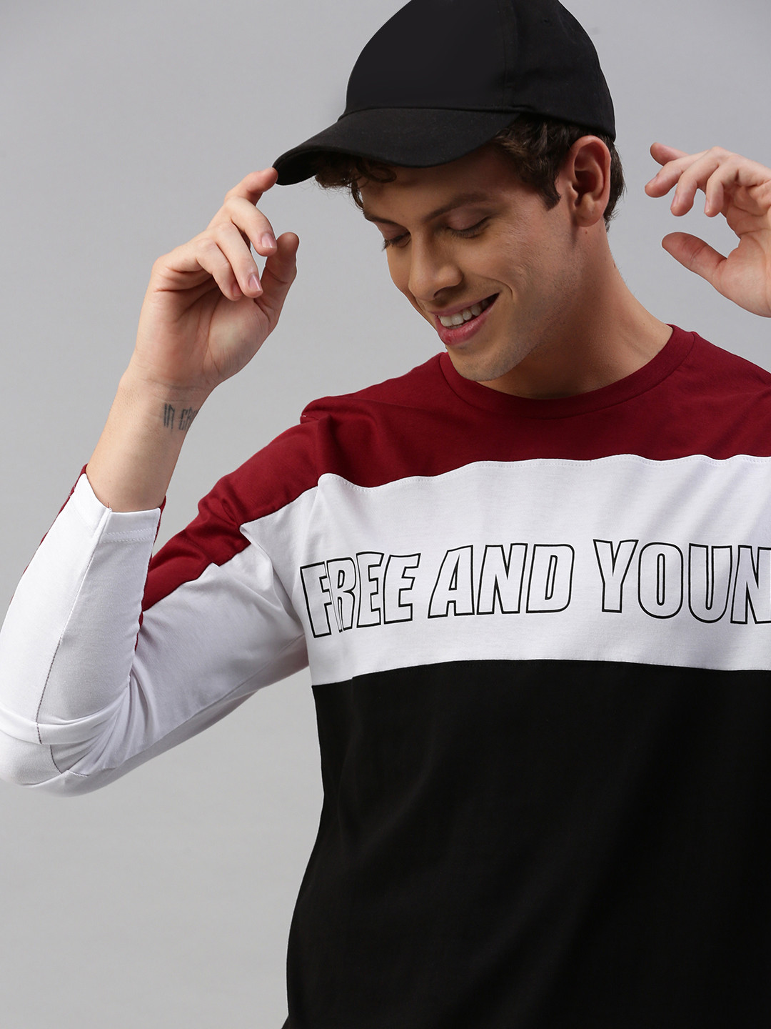 

HERENOW Men Black White Colourblocked Round Neck Pure Cotton T-shirt