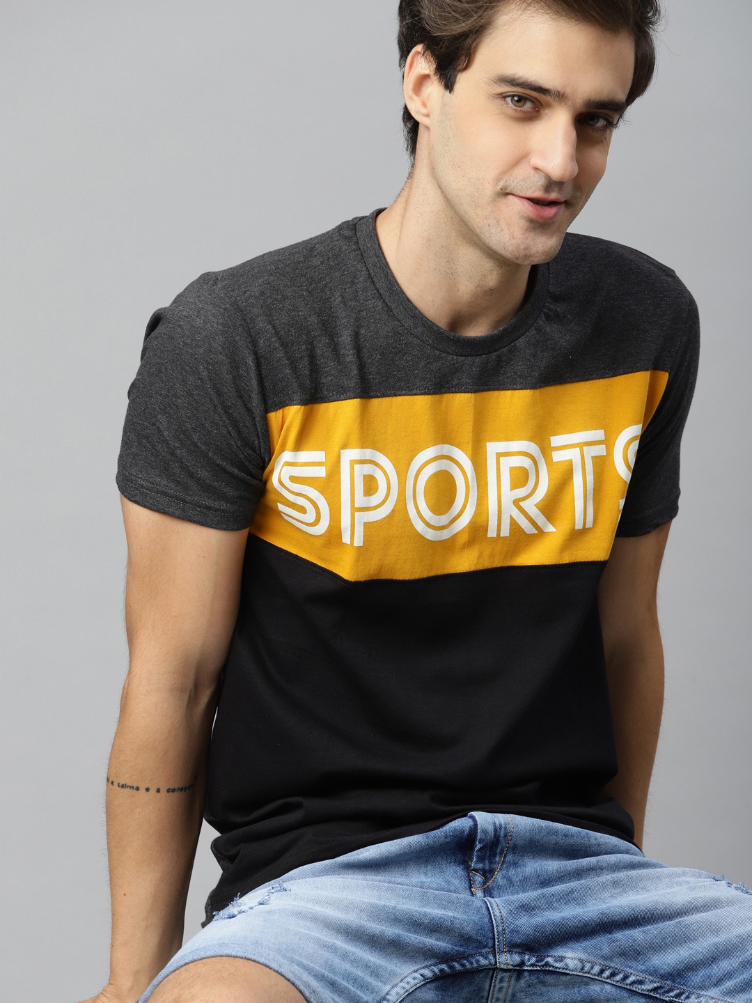 

HERE&NOW Men Black Colourblocked Round Neck T-shirt