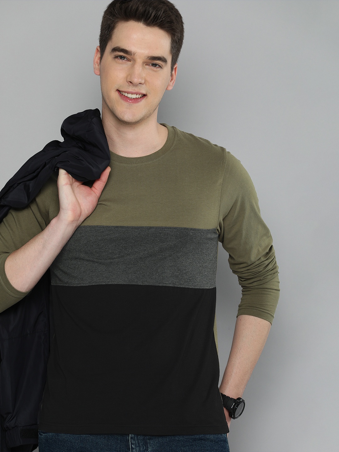 

HERE&NOW Men Olive Green & Black Colourblocked Round Neck T-shirt