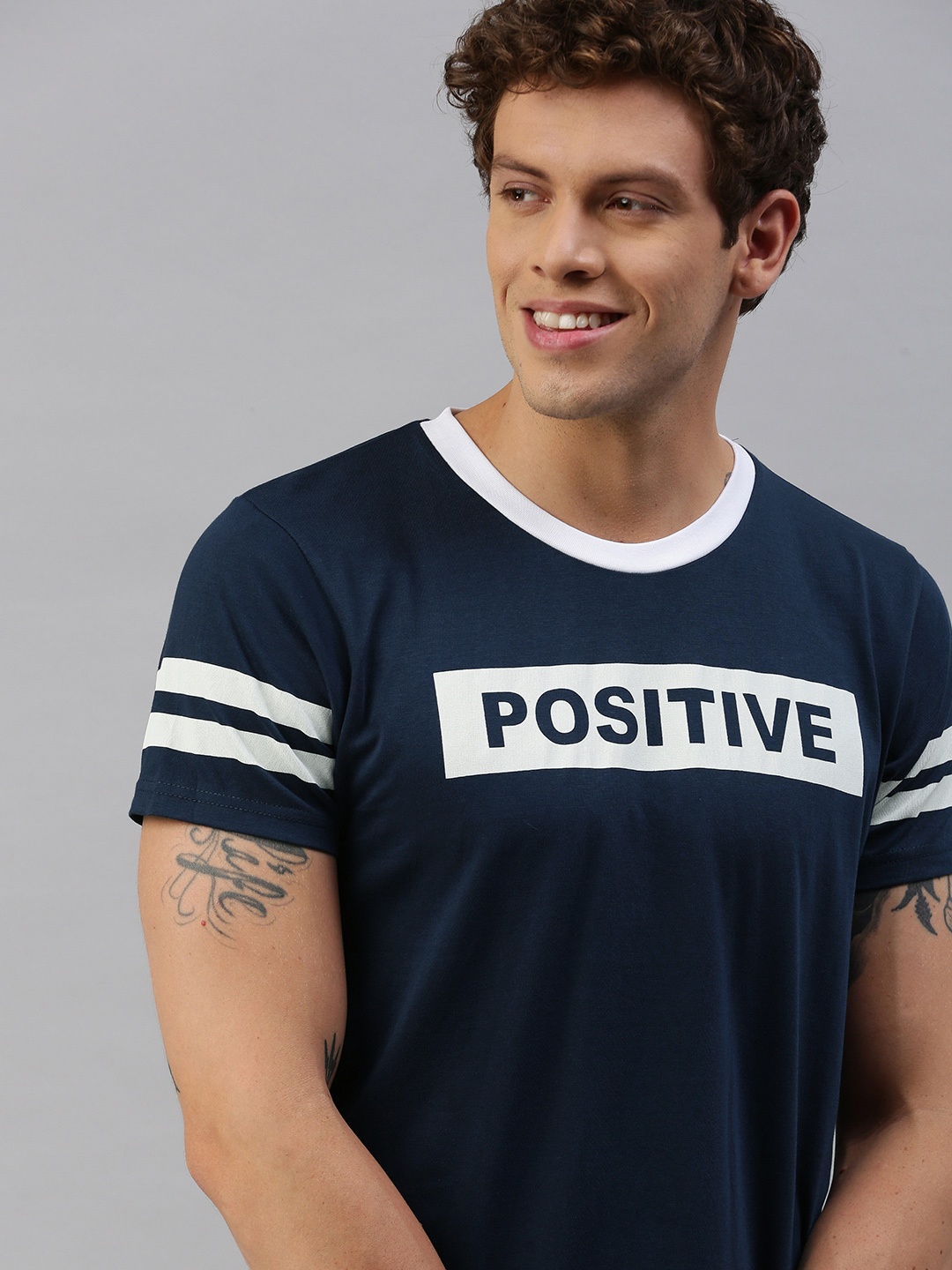 

HERENOW Men Navy Blue Printed Round Neck Pure Cotton T-shirt