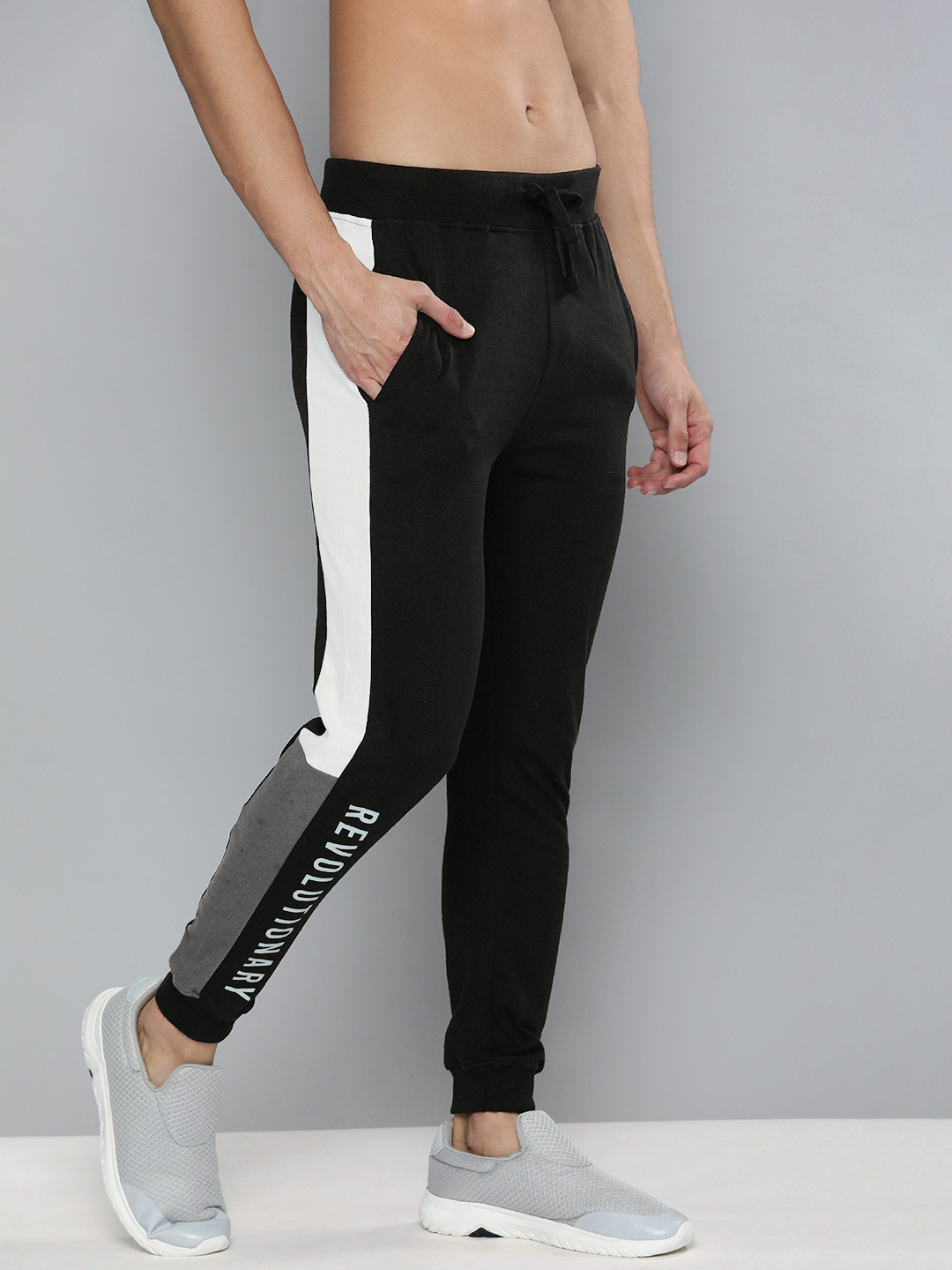 

Kook N Keech Men Black Typography Printed Joggers With Side Stripes