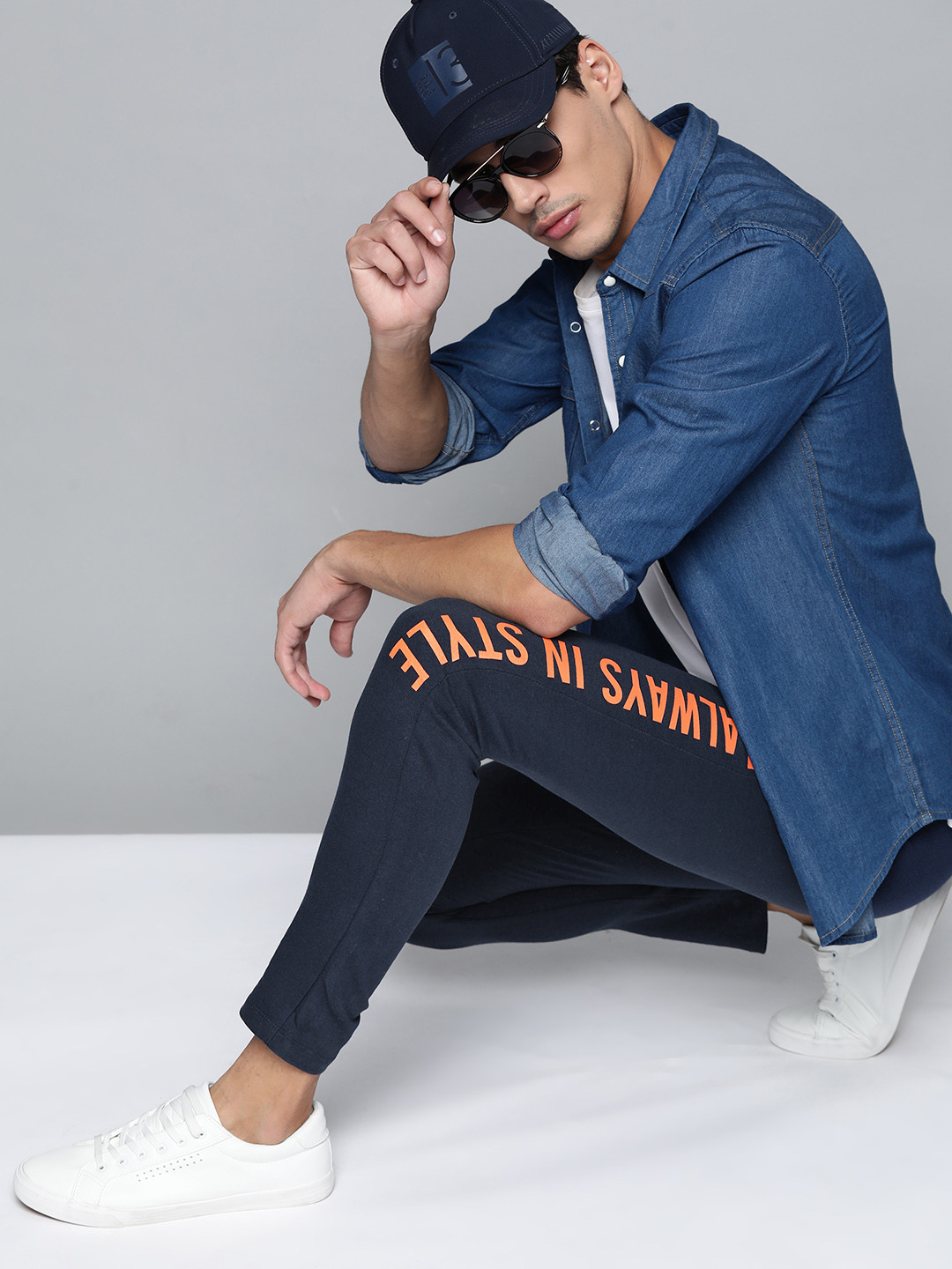

Kook N Keech Men Navy Blue & Orange Typography Print Joggers