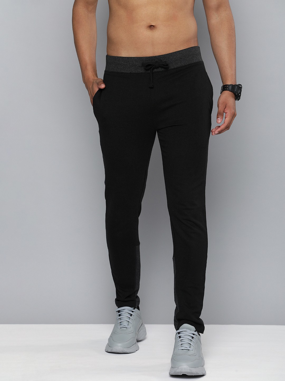 

Kook N Keech Men Black And Dark Grey Colourblocked Regular Track Pants