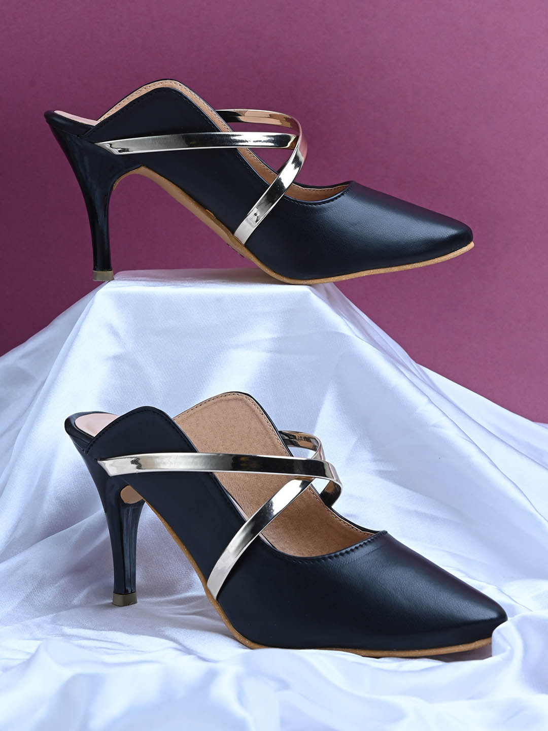 

Shoetopia Women Black Colourblocked Mules