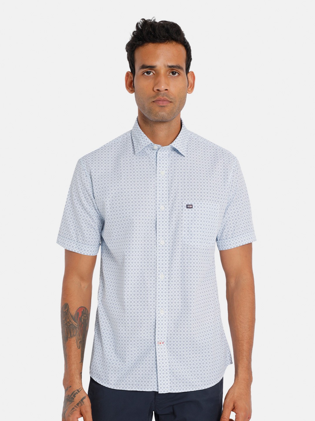 

Arrow Sport Men White & Blue Regular Fit Printed Cotton Casual Shirt