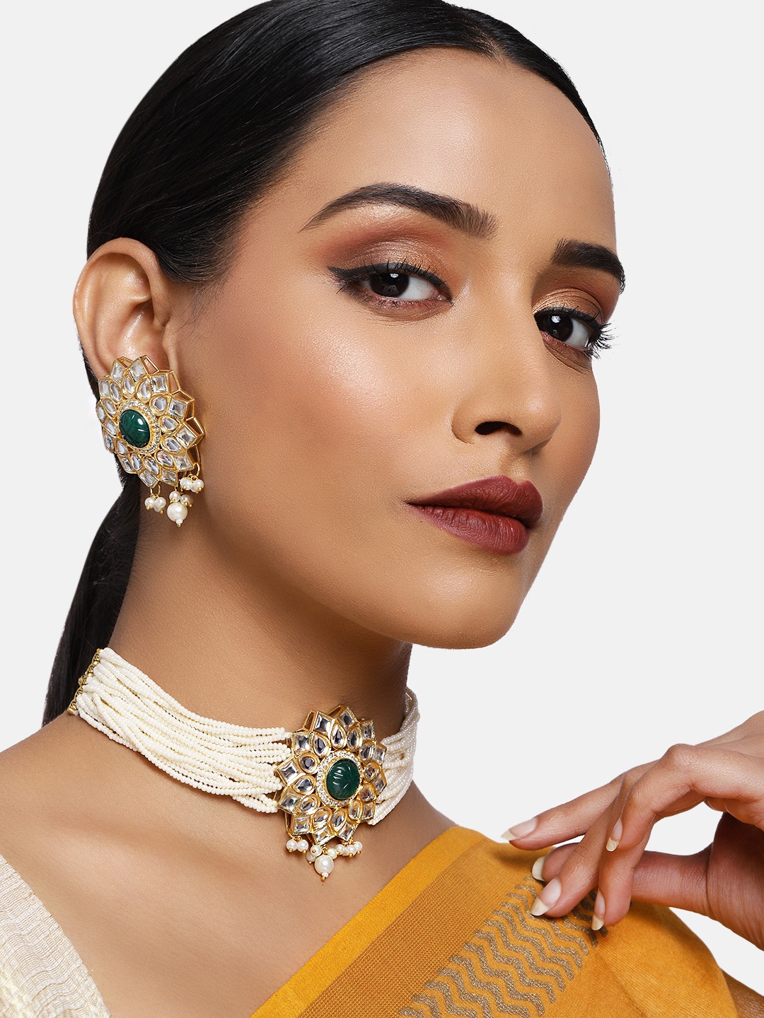 

justpeachy Women Green Kundan Studded Jewellery Set