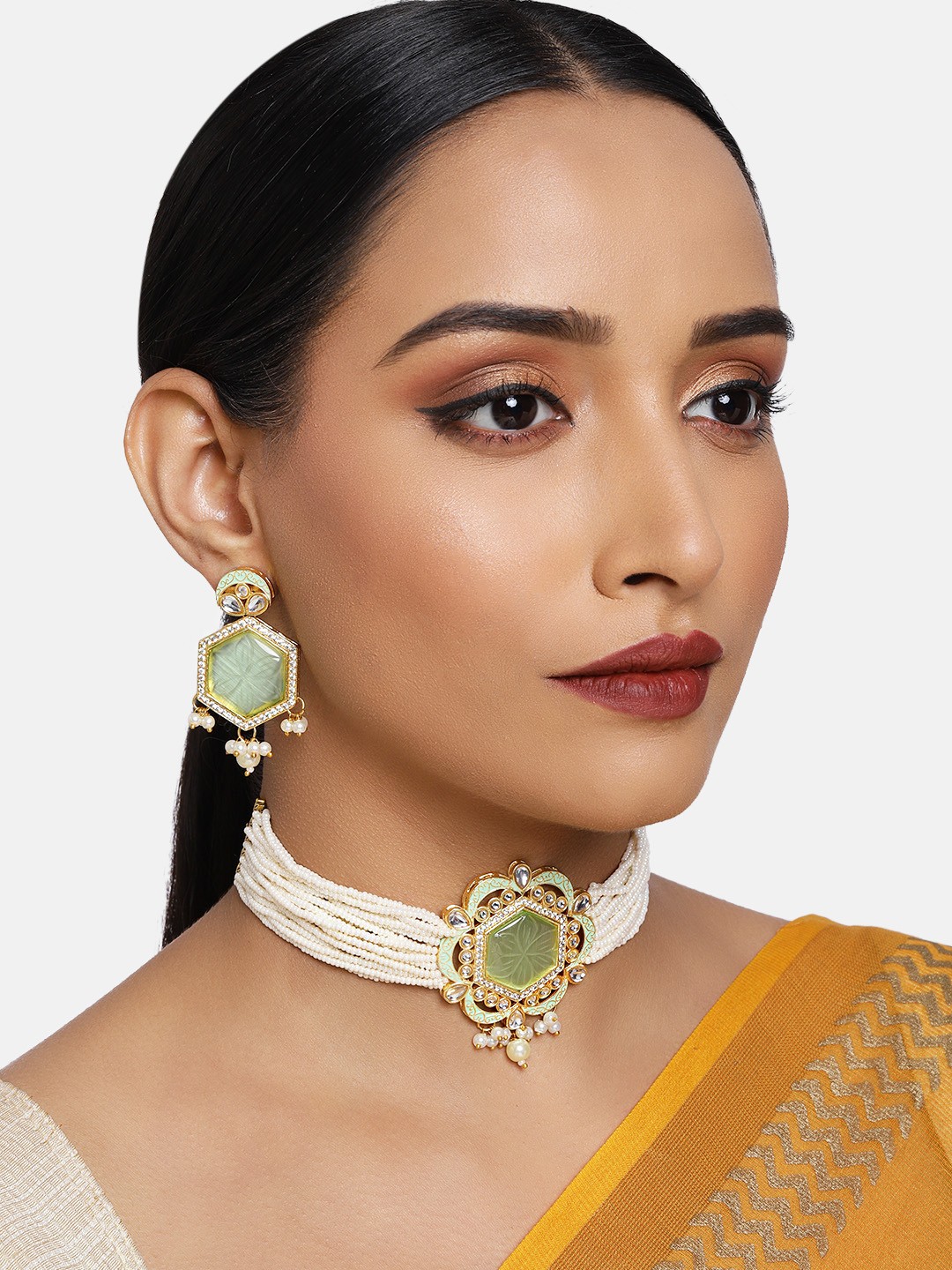 

justpeachy Women Green Kundan Studded Jewellery Set