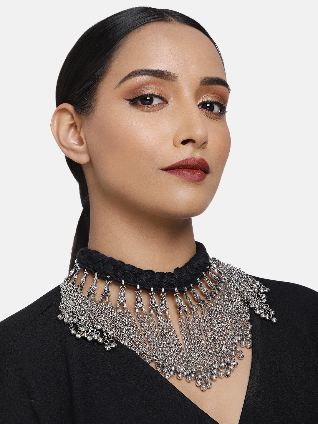 

Justpeachy Silver & Black Oxidised Necklace