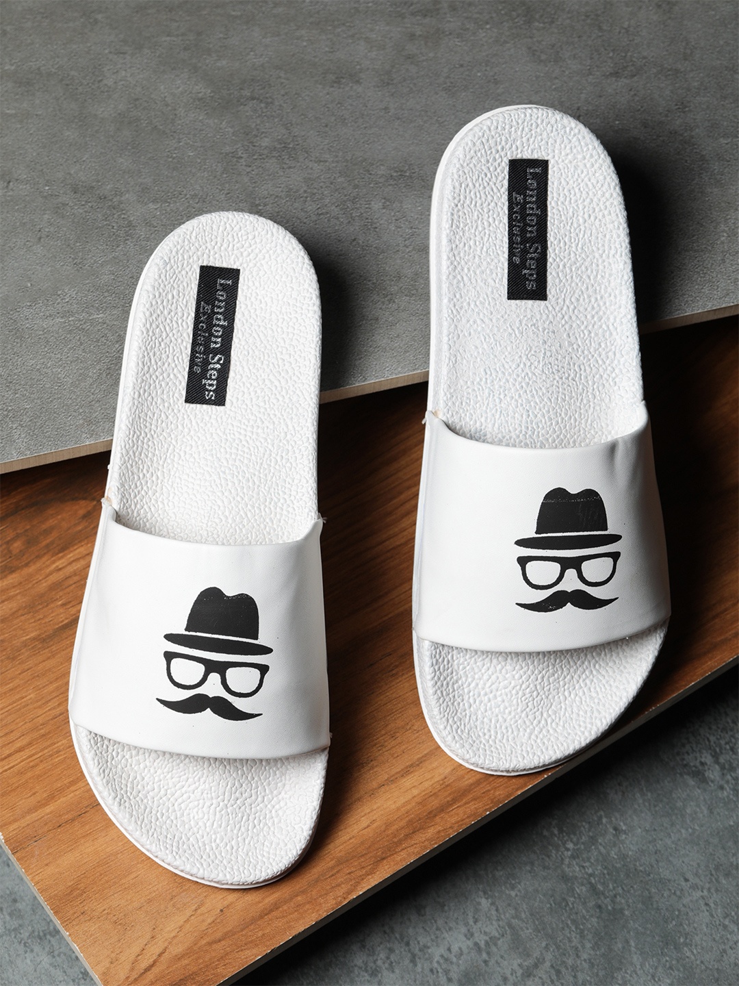 

LONDON STEPS Men White Printed Sliders