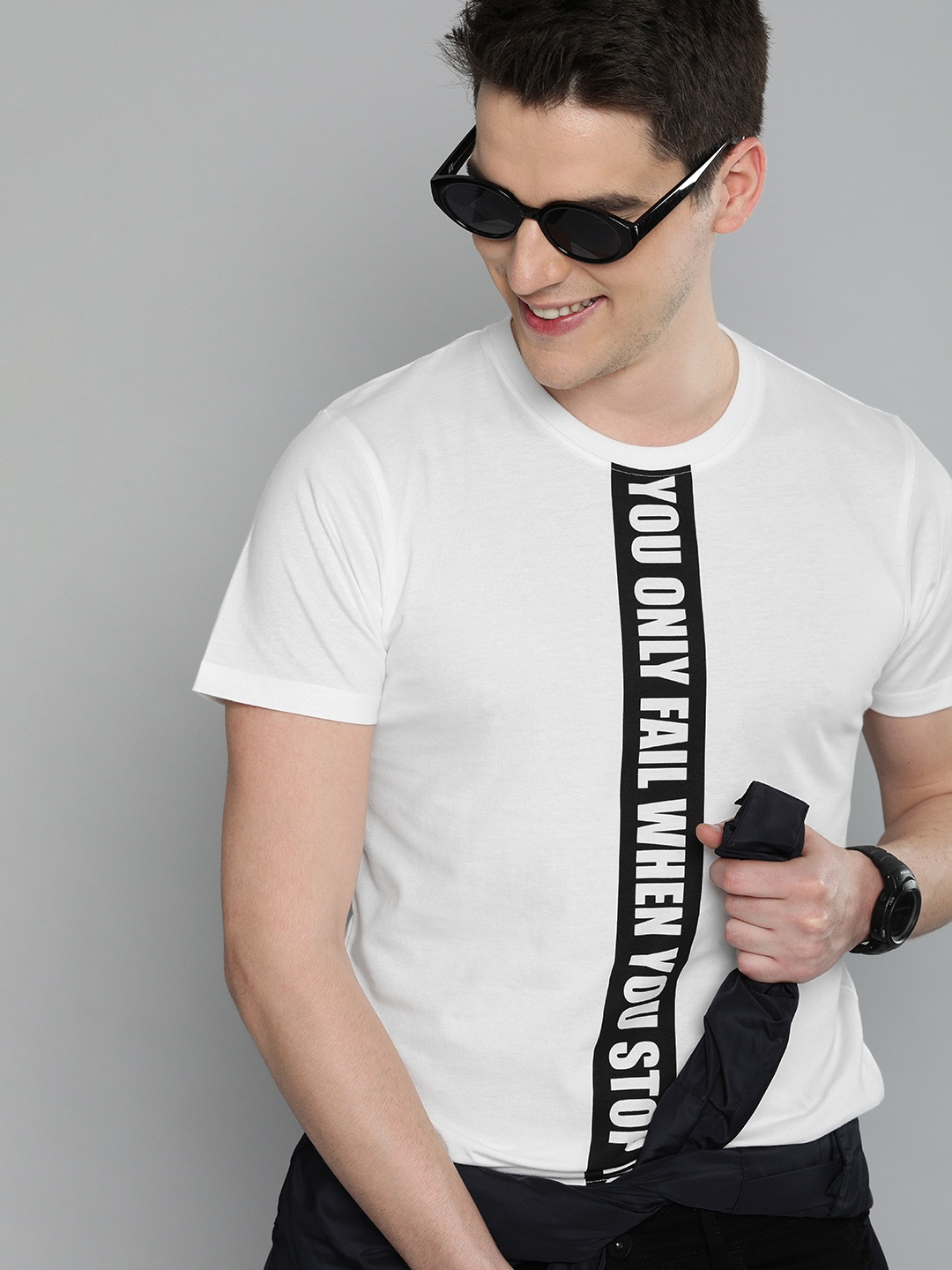 

HERENOW Men White Printed Round Neck Pure Cotton T-shirt