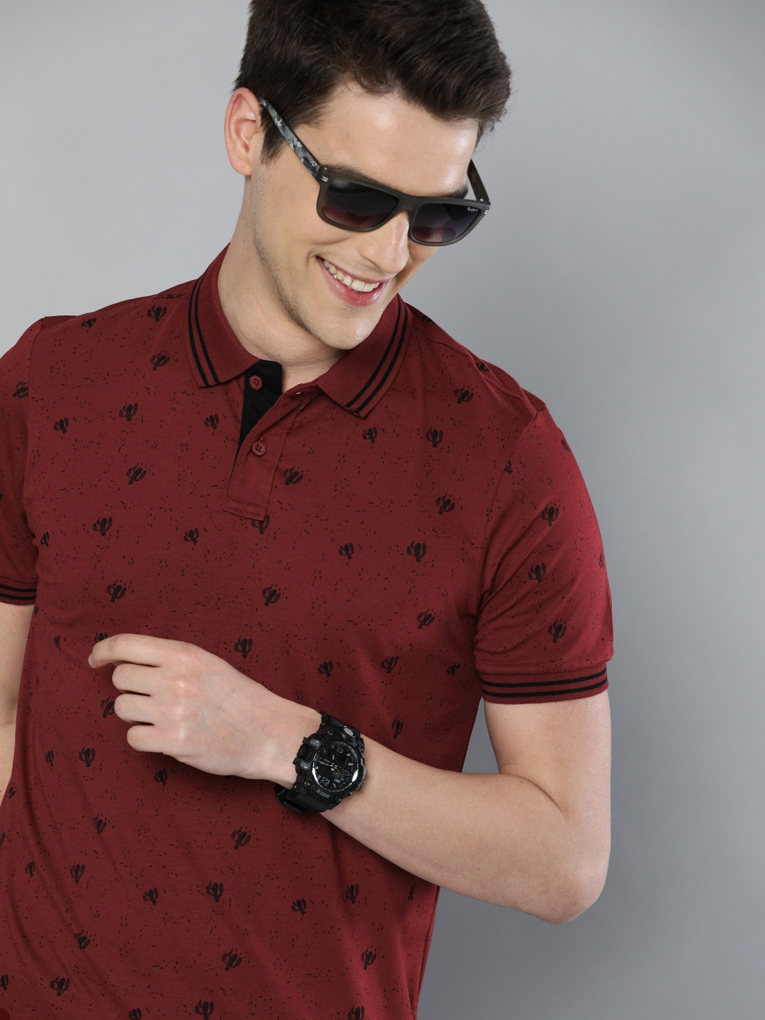 

HERENOW Men Maroon Black Conversational Printed Polo Collar Pure Cotton T-shirt