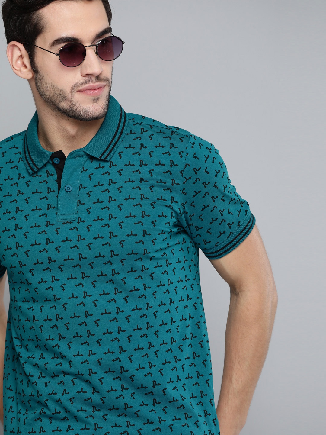 

HERE&NOW Men Teal Green & Black Printed Pure Cotton Polo Collar T-shirt