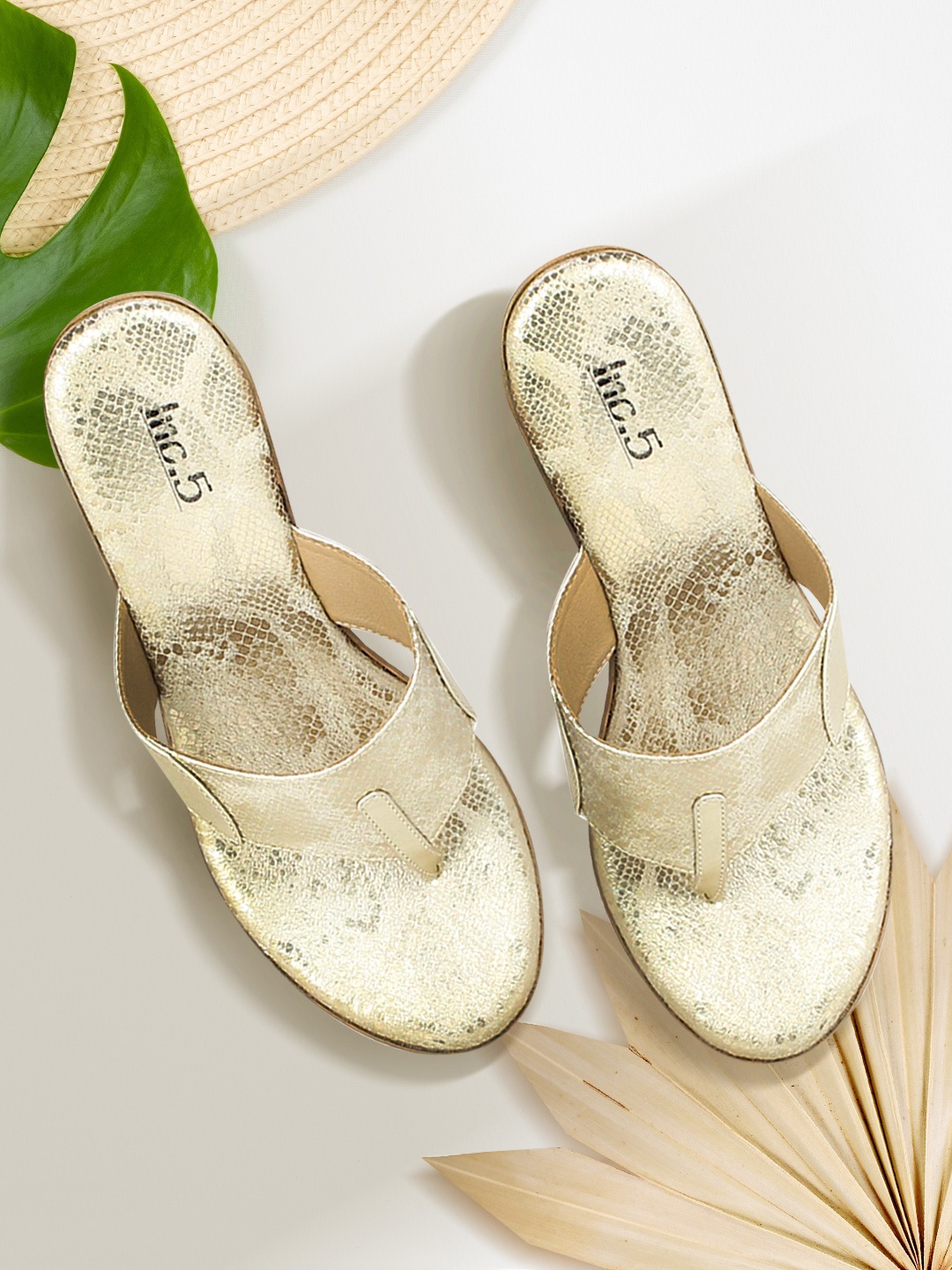 

Inc 5 Women Muted Gold-Toned Textured Wedges