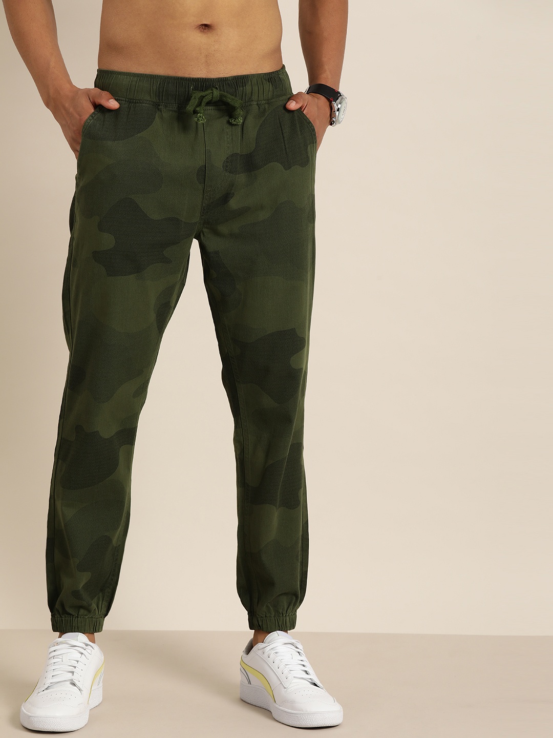 

Moda Rapido Men Olive Green Camouflage Printed Joggers
