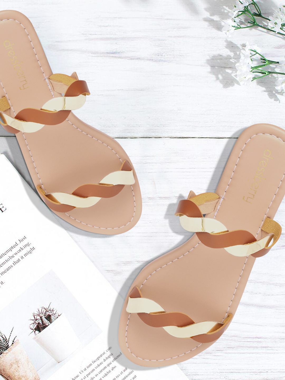 

DressBerry Women Tan Brown & Gold-Toned Colourblocked Braided Open Toe Flats