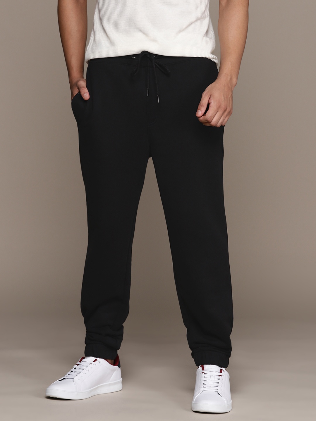

Calvin Klein Jeans Men Solid Joggers, Black