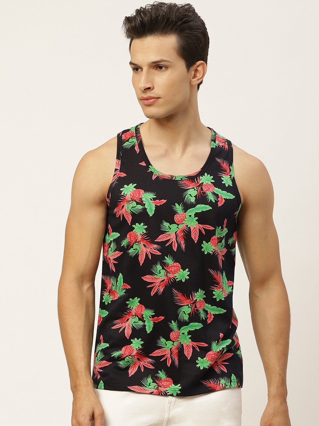 

VEIRDO Men Black & Green Pure Cotton Floral Print Round Neck T-shirt