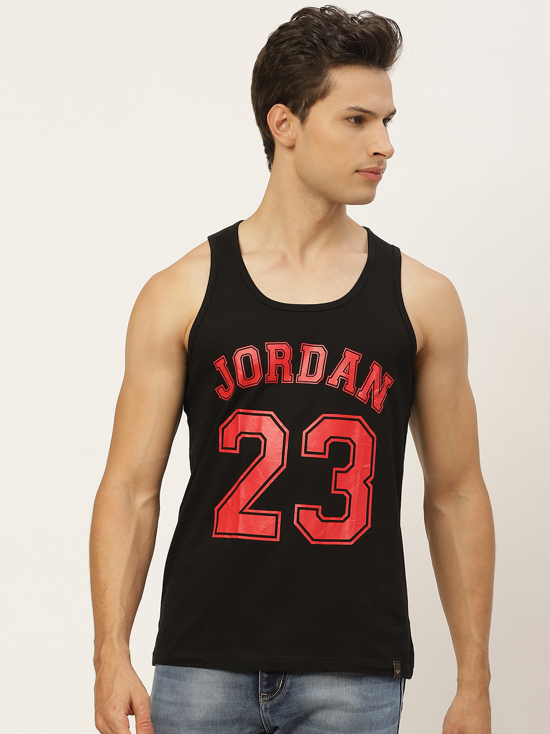 

VEIRDO Men Black & Red Pure Cotton Printed Round Neck T-shirt