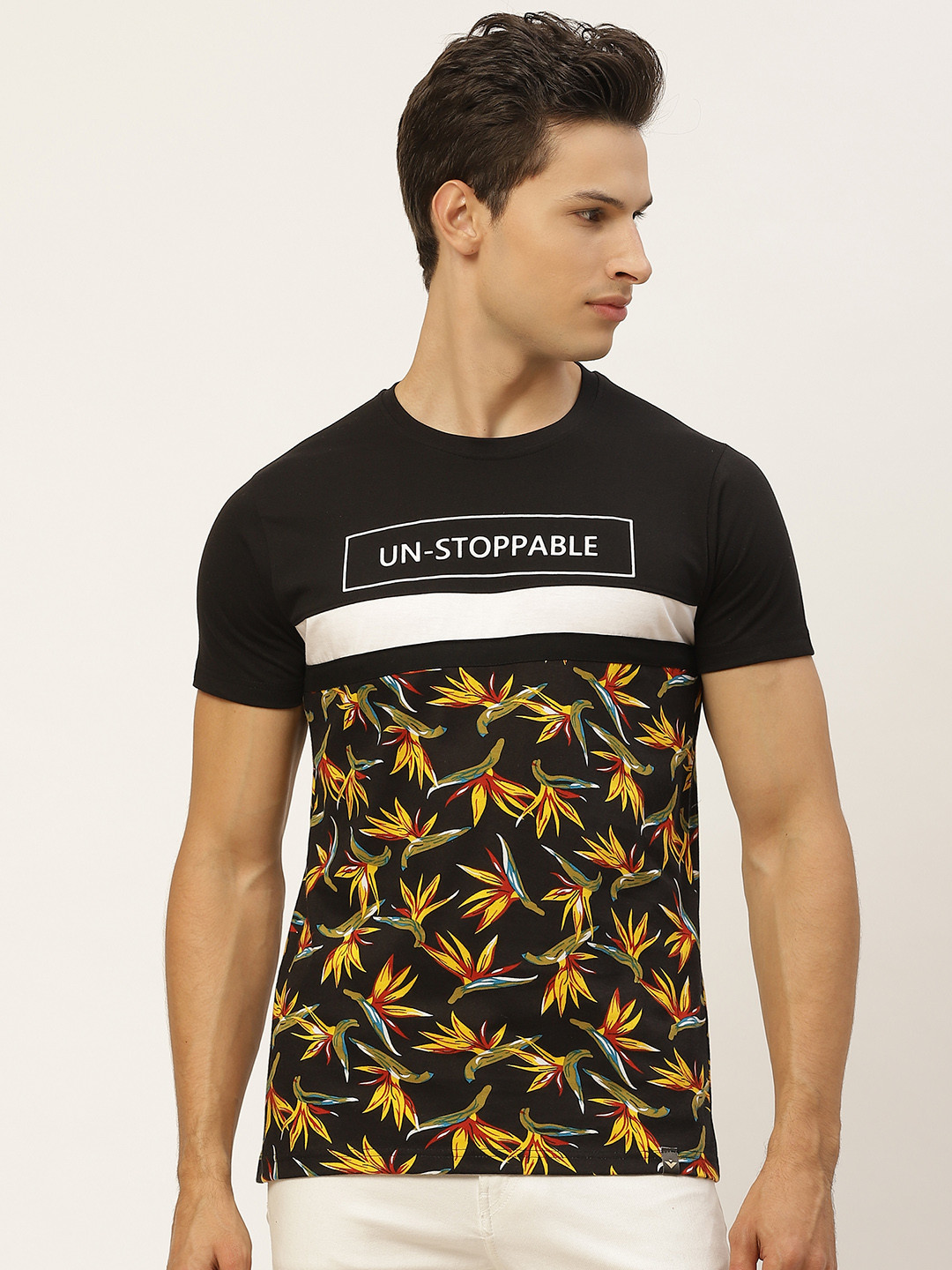 

VEIRDO Men Black & Yellow Pure Cotton Floral Print Round Neck T-shirt