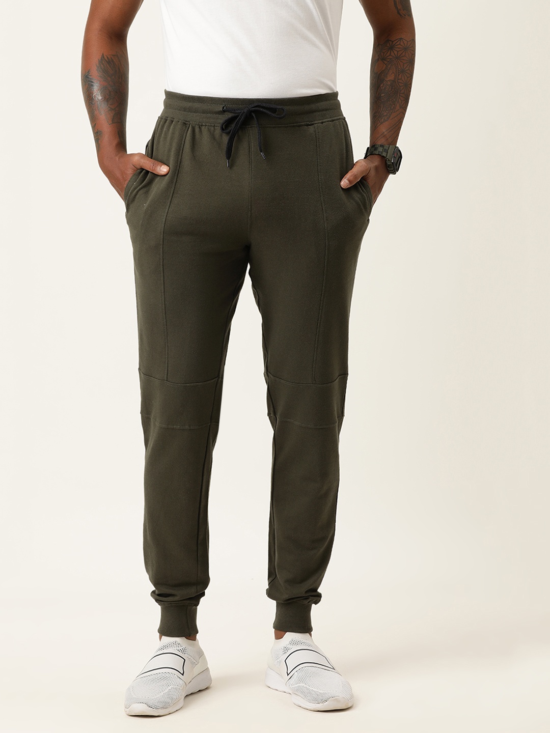 

VEIRDO Men Olive Green Solid Slim Fit Joggers