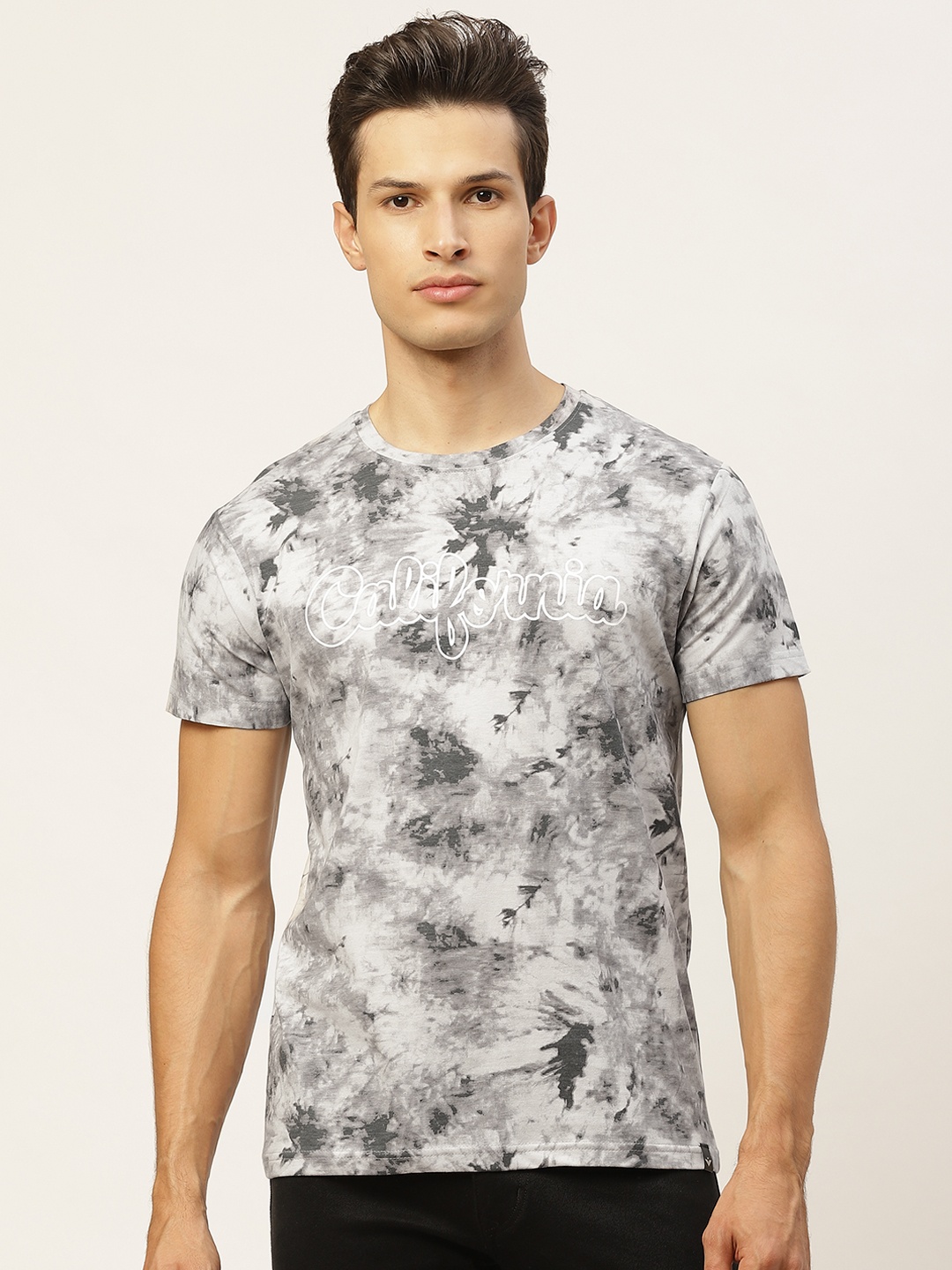 

VEIRDO Men Pure Cotton Grey Dyed Round Neck T-shirt