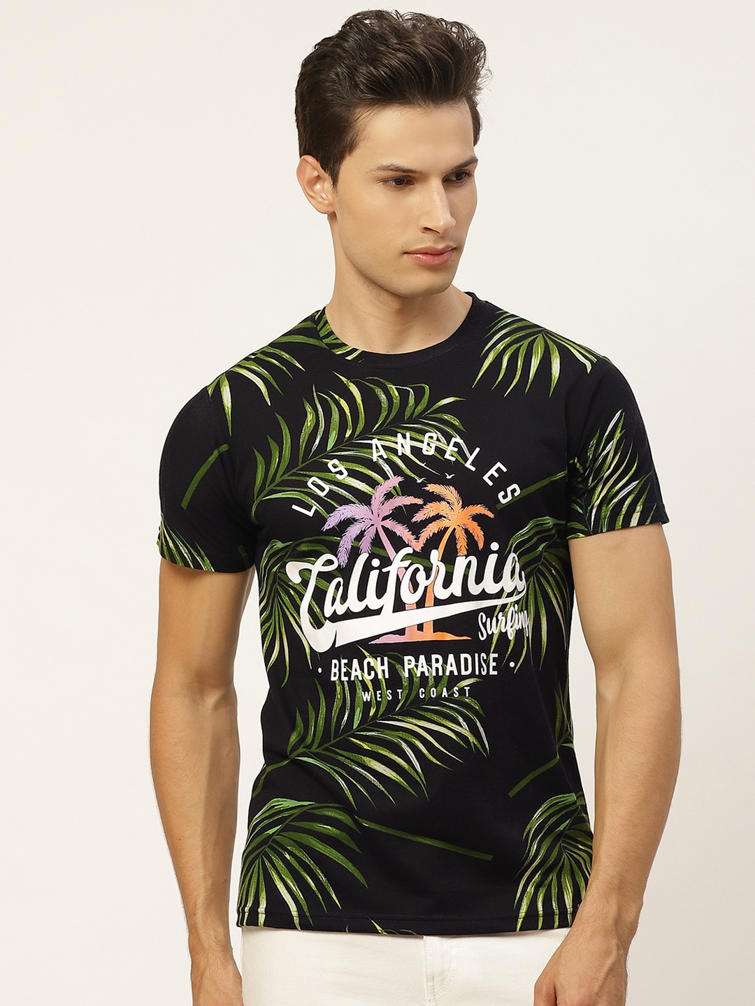 

VEIRDO Men Black & Green Pure Cotton Printed Round Neck T-shirt