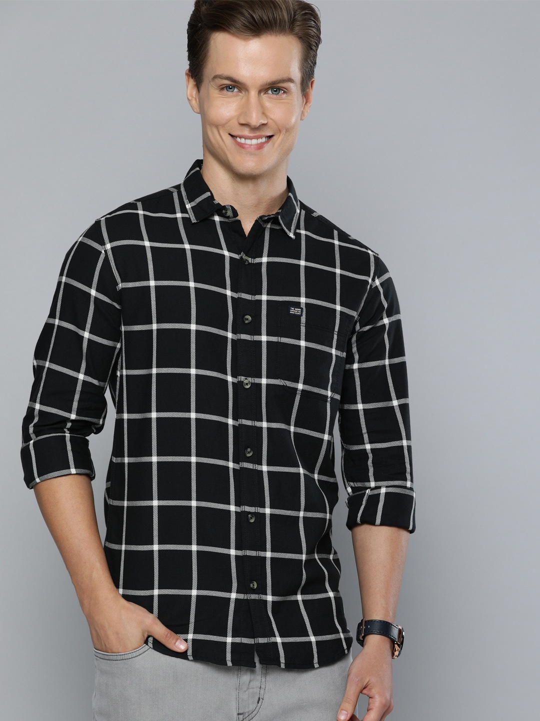 

The Indian Garage Co Men Black & White Slim Fit Checked Casual Shirt