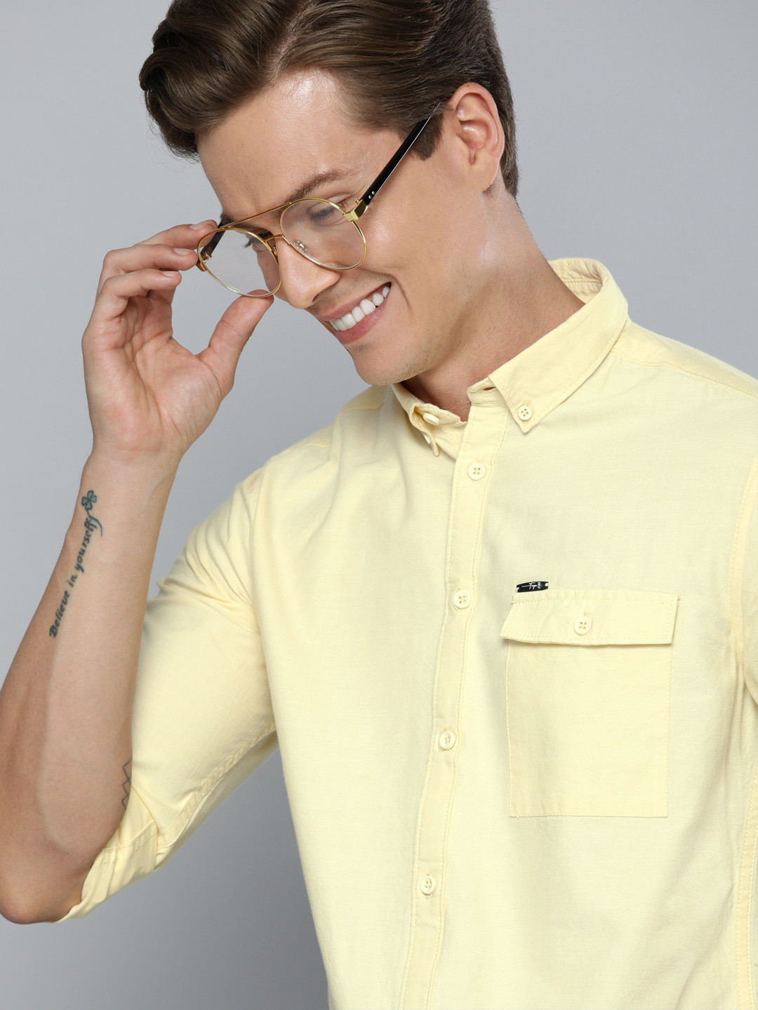 

The Indian Garage Co Men Yellow Slim Fit Solid Pure Cotton Casual Shirt
