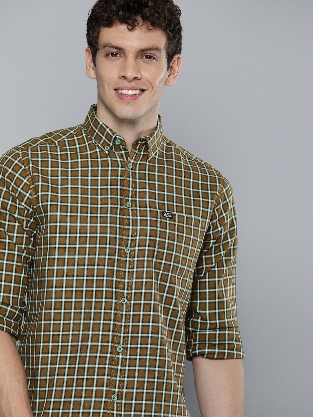 

The Indian Garage Co Men Khaki & White Slim Fit Checked Casual Shirt