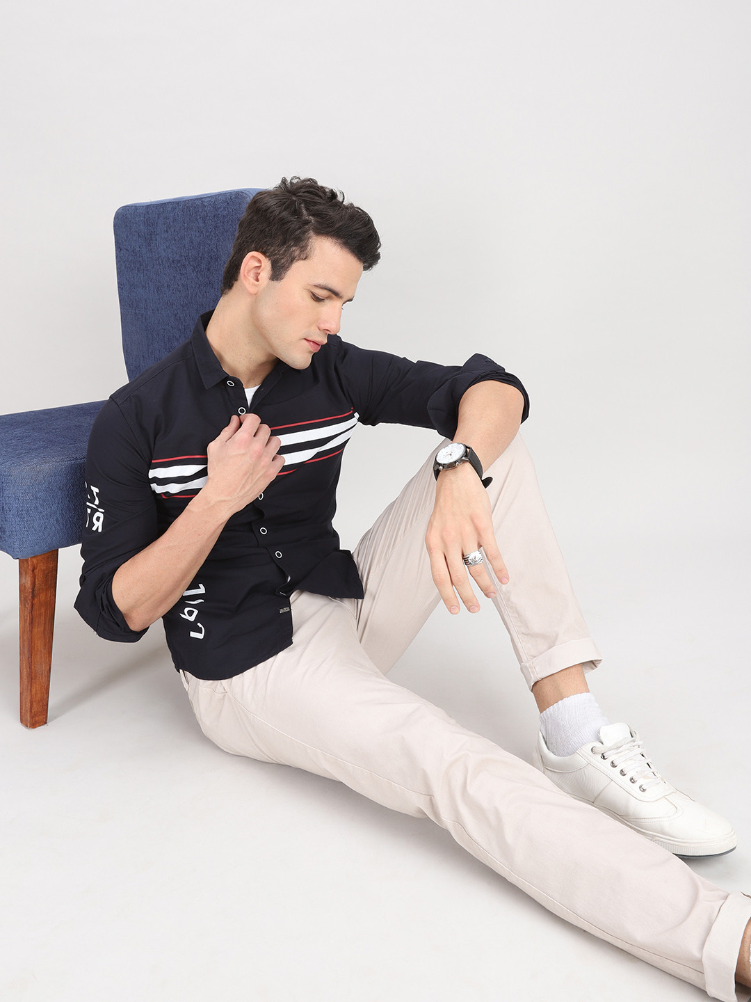 

The Indian Garage Co Men Navy Blue & White Slim Fit Striped Casual Shirt