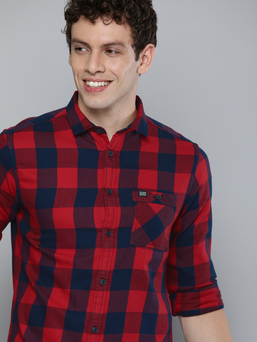 

The Indian Garage Co Men Red & Navy Blue Slim Fit Checked Casual Shirt