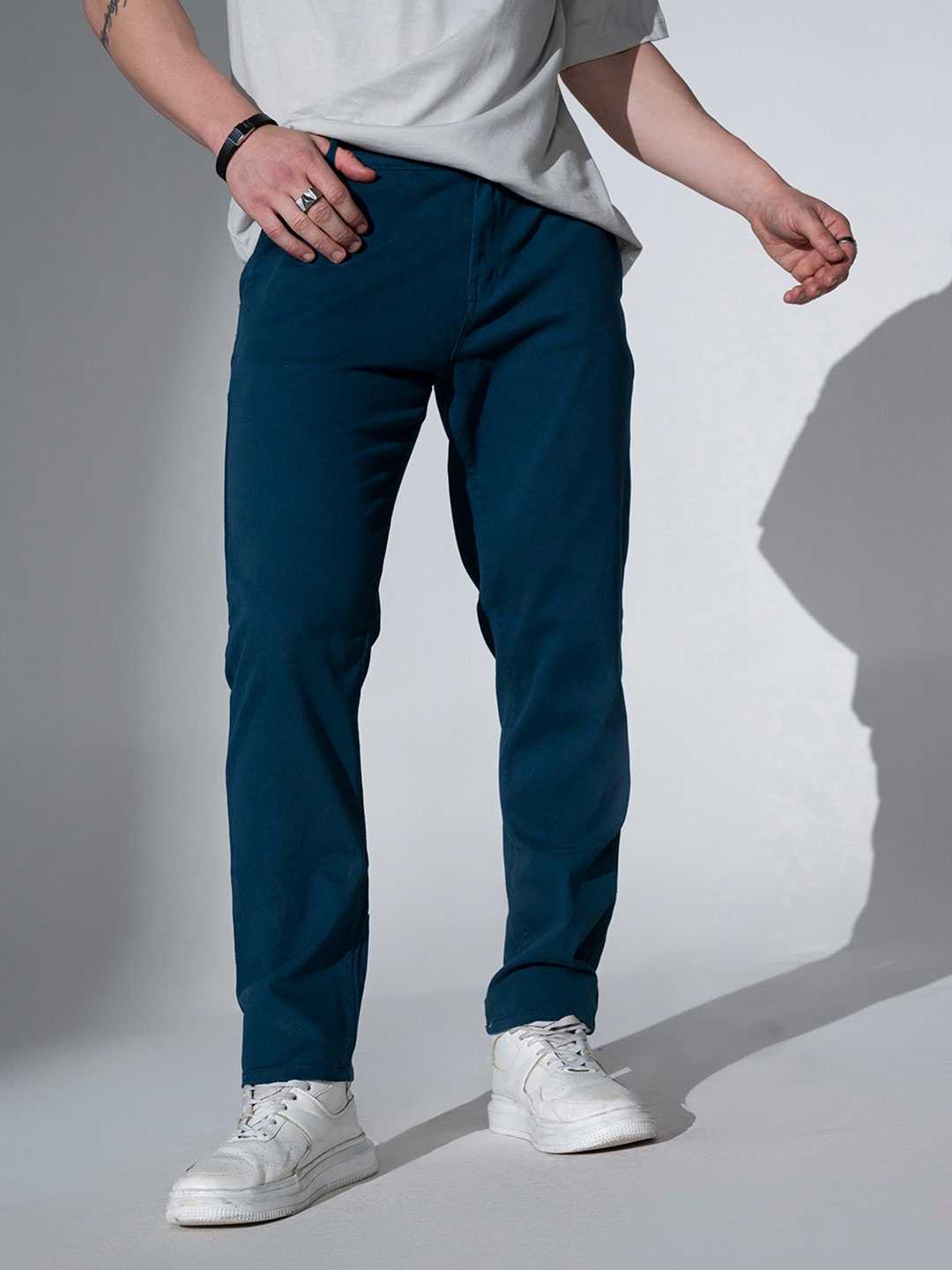 

Hubberholme Men Teal Blue Slim Fit Solid Chinos