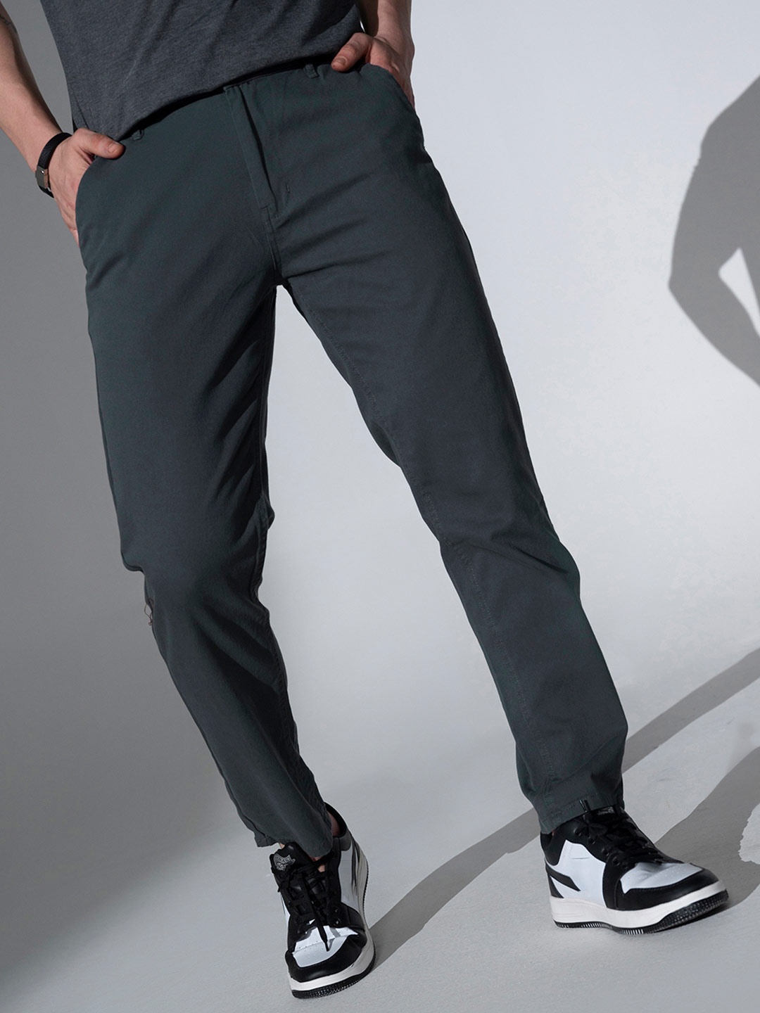 

Hubberholme Men Grey Slim Fit Solid Chinos