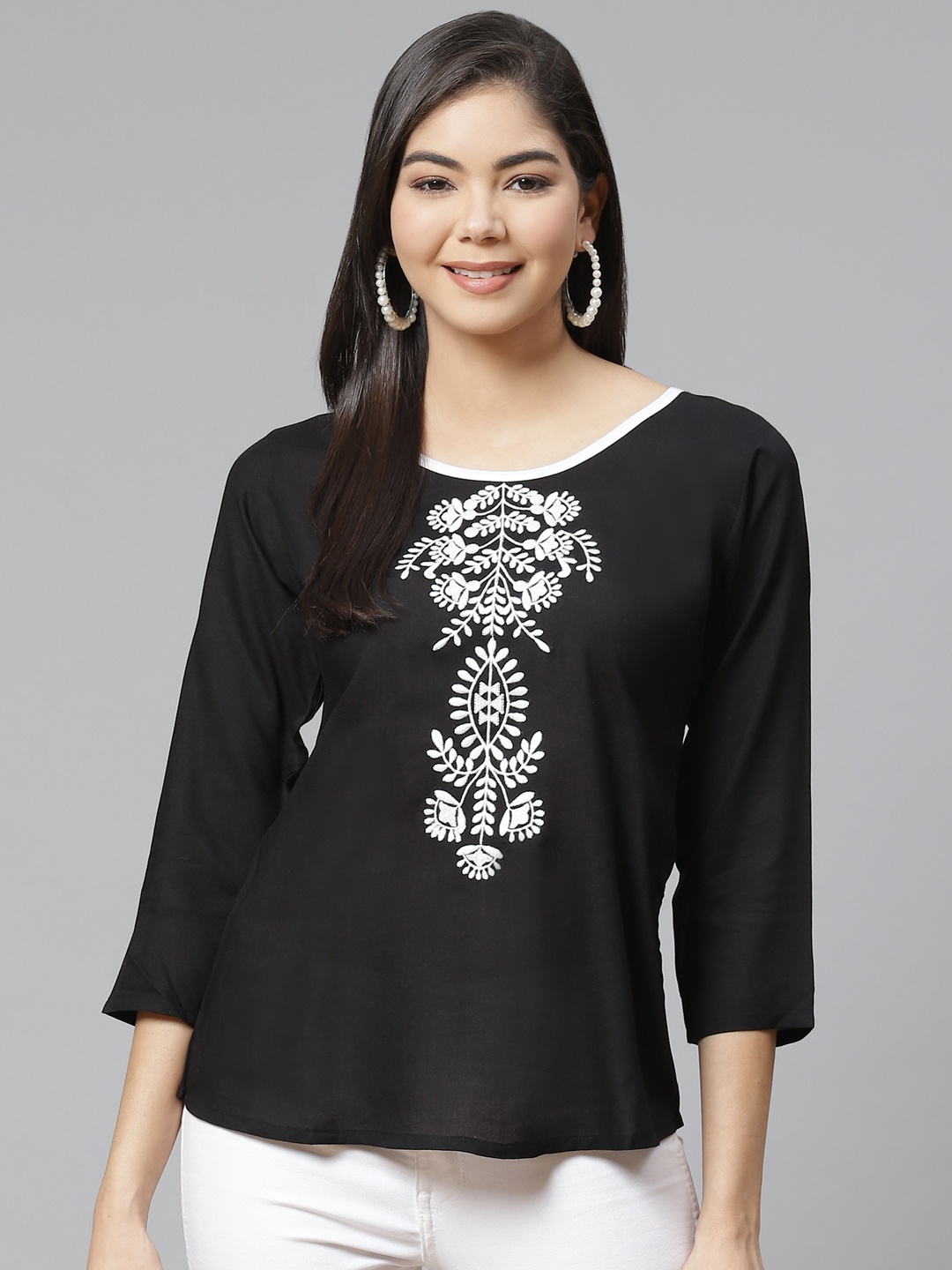 

Ives Black & White Embroidered Regular Top