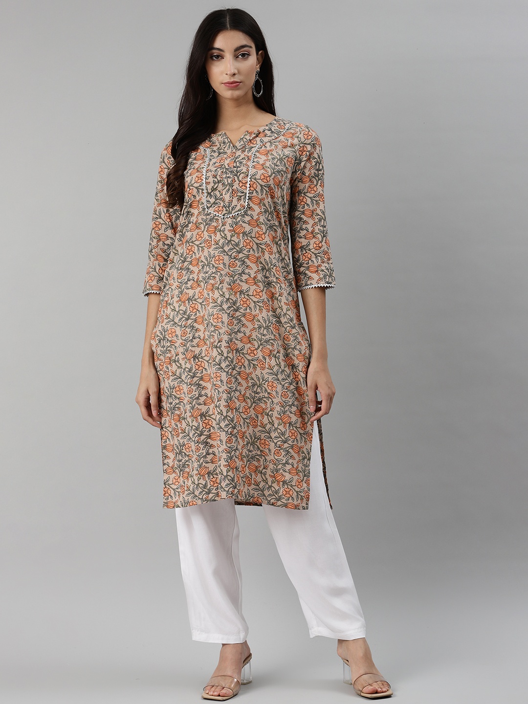 

aayusika Women Beige & Off-White Printed Kurta with Trousers