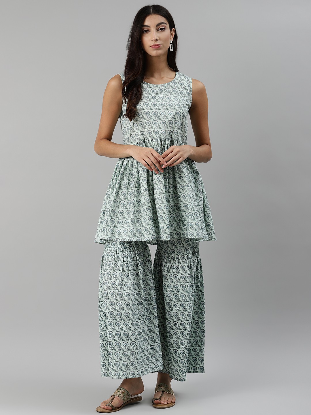 

aayusika Women Green & White Pure Cotton Printed Kurti with Sharara