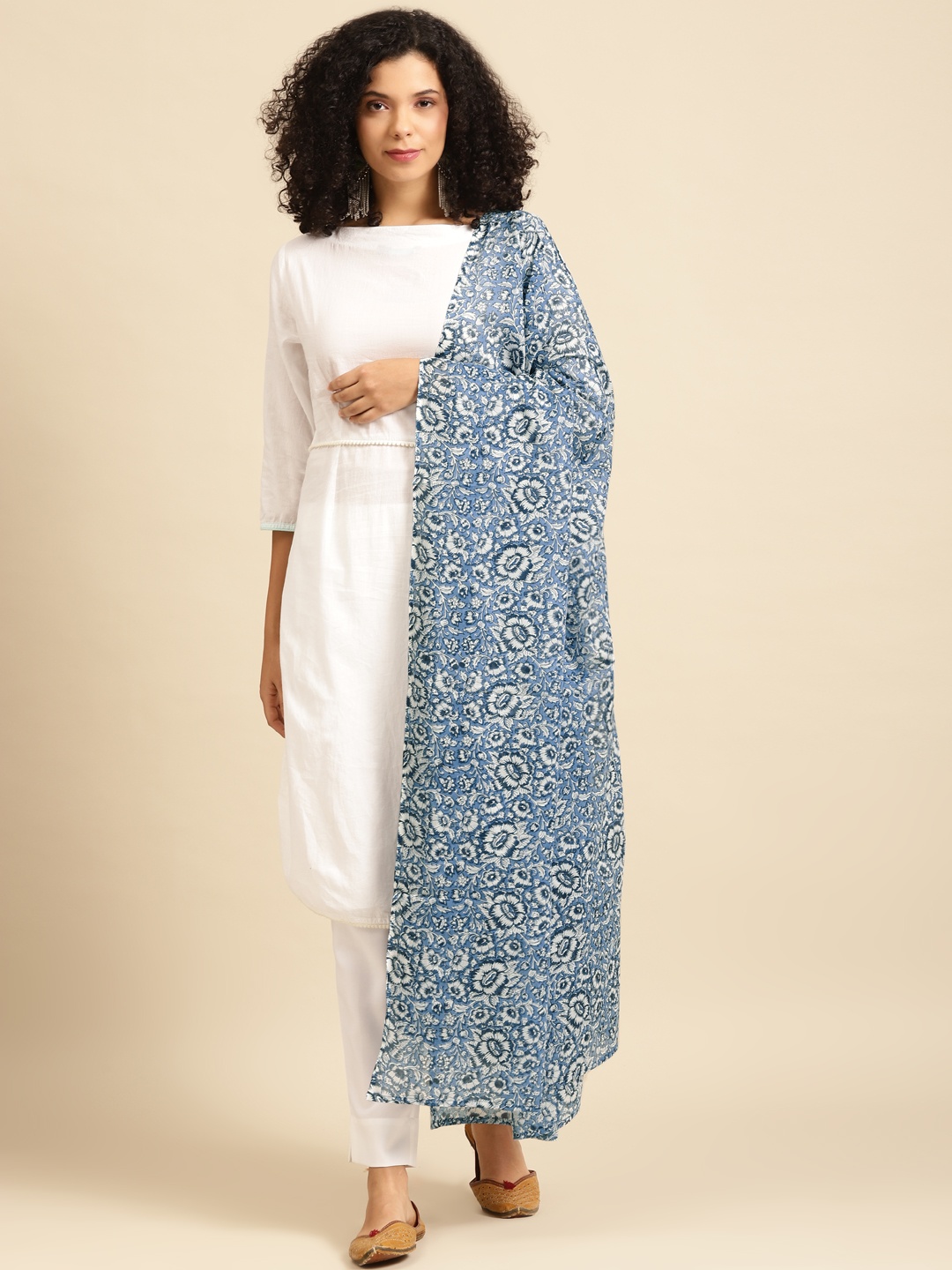 

anayna Blue & White Floral Print Pure Cotton Dupatta