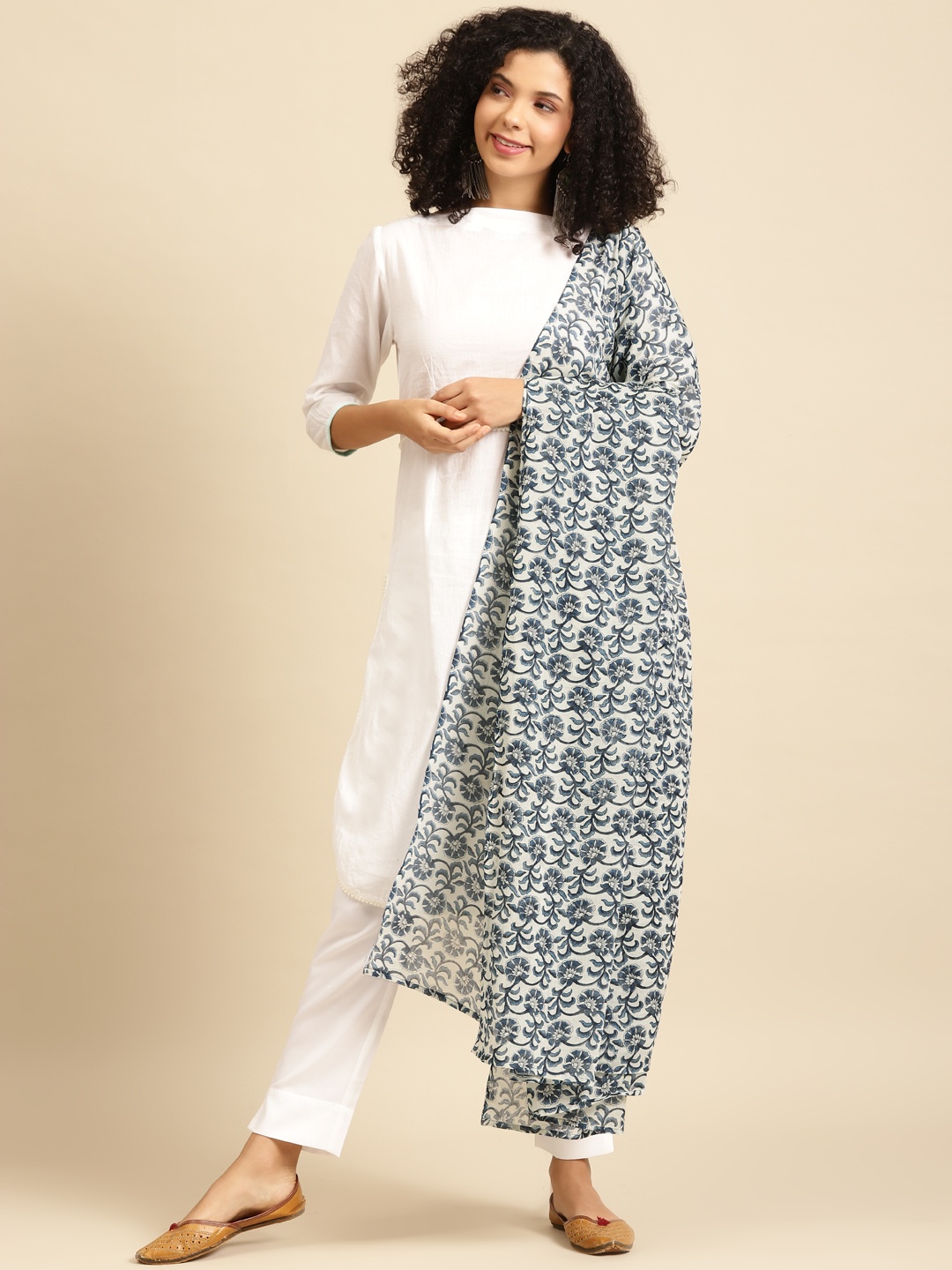 

anayna White & Navy Blue Floral Print Pure Cotton Dupatta