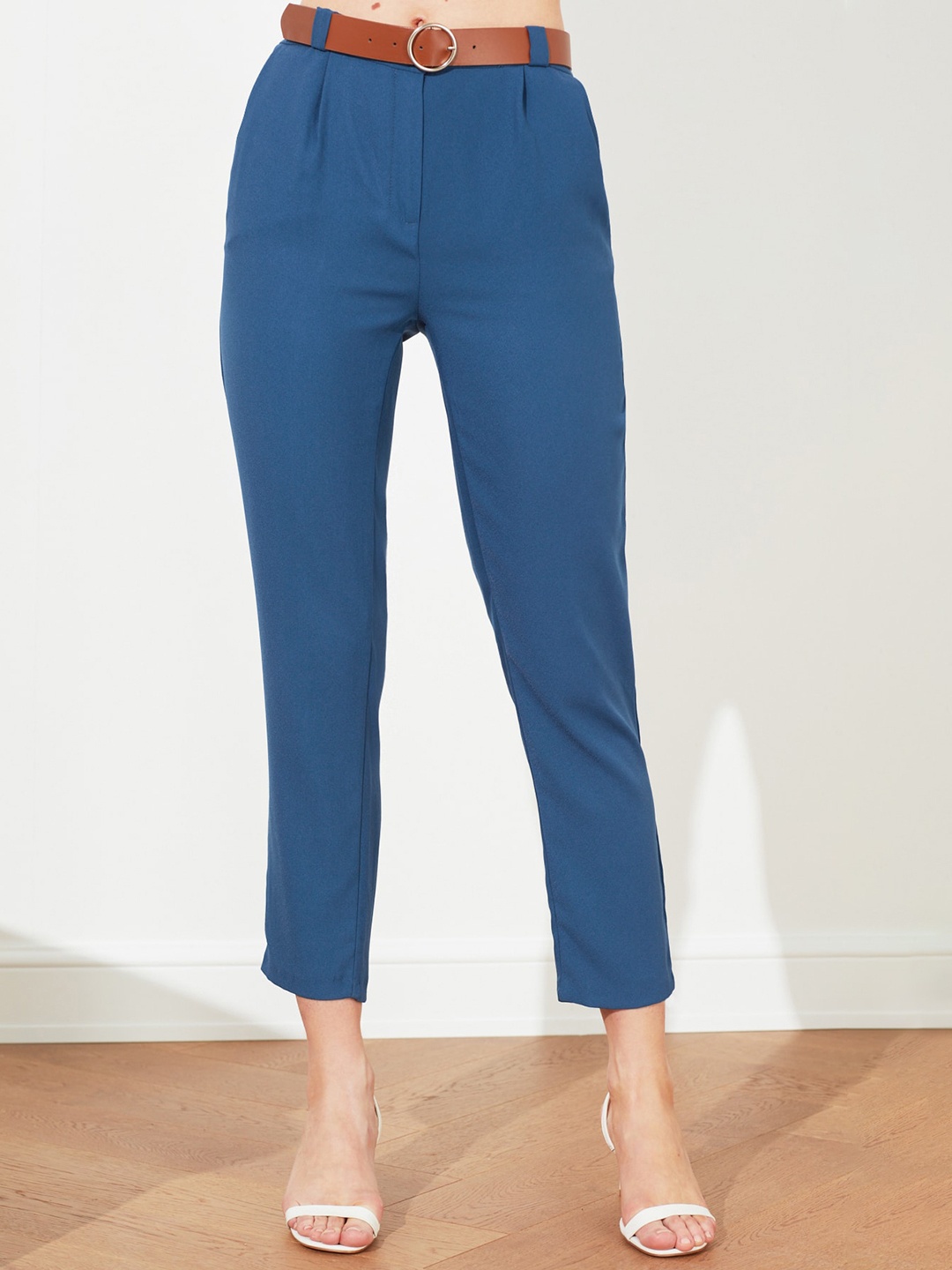 

Trendyol Women Blue Solid Regular Fit Cropped Trousers with Belt